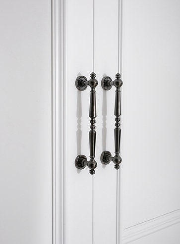 Shiny black traditional shaped bar handle/Black brass cabinet pull/kitchen door handle/Bar drawer pull/furniture hardware/home improvement