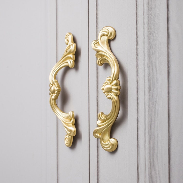 Gold baroque style solid brass cabinet pull/Antique French style drawer handle/brass furniture hardware/Gold Rocco style door handle