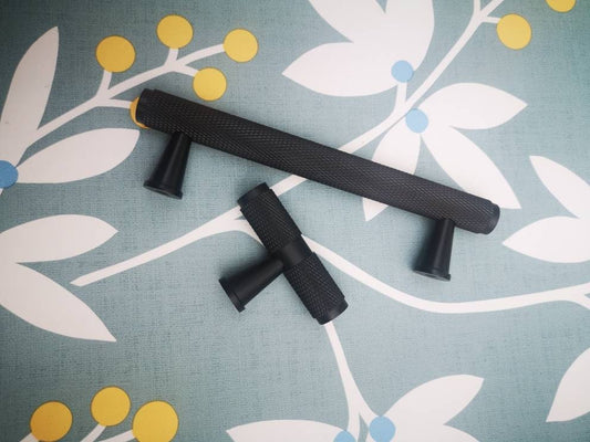 Black knurled texture bar handle/Matte black cabinet handle with grip texture/Black drawer pull for kitchen/Matte black knurled door handle