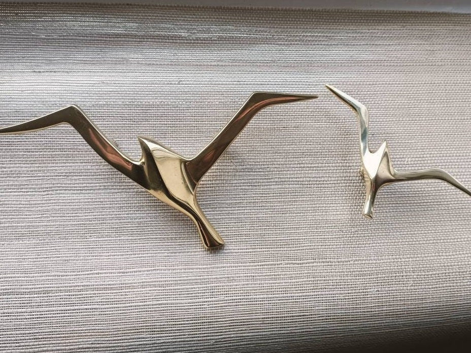 Gold seagull drawer handle/Gold brass flying bird cabinet pull/Sea burd door knob/Beach theme furniture hardware/Flying bird drawer knob