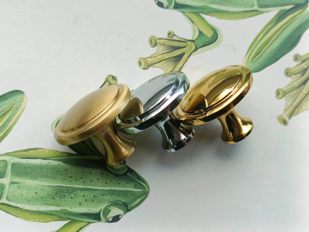 Classic shaped brass button door handle/round gold or silver cabinet pull/metal furniture hardware/round brass drawer knob/Brass door knob