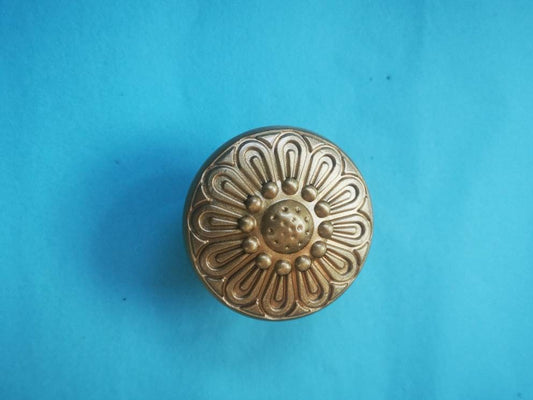 Edwardian style drawer knob/solid brass flower patterned cabinet pull/gold antique style door handle/gold Furniture hardware/gold door knob