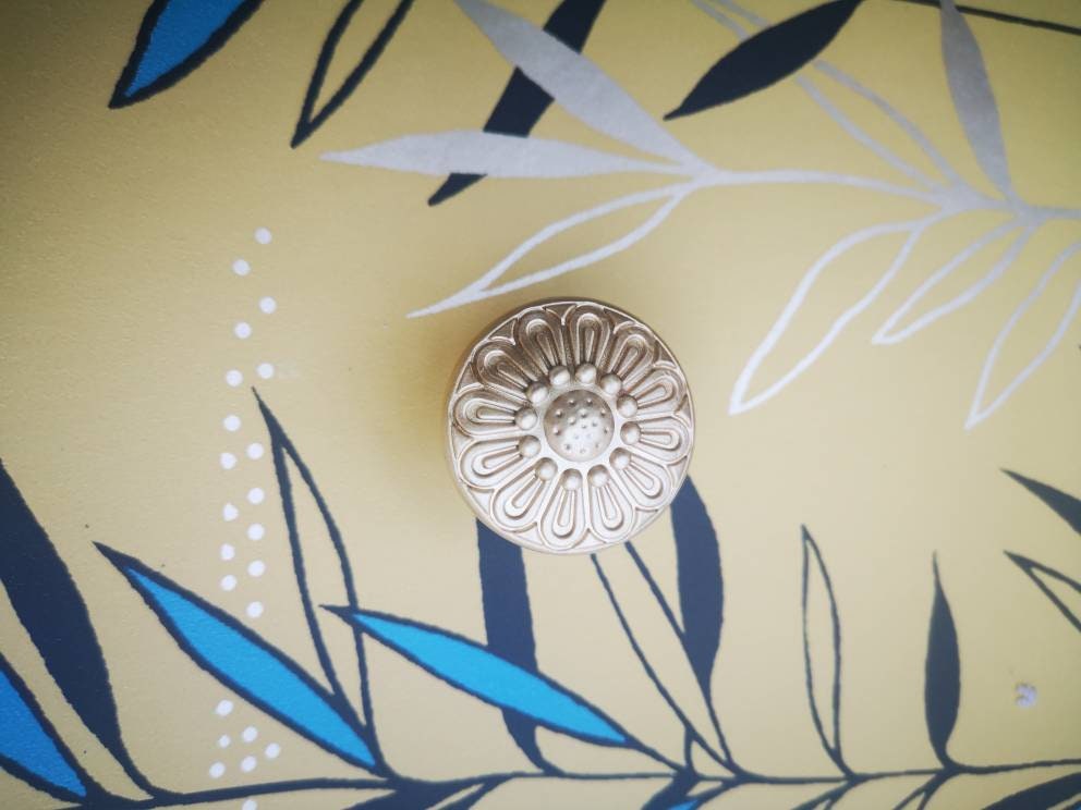 Edwardian style drawer knob/solid brass flower patterned cabinet pull/gold antique style door handle/gold Furniture hardware/gold door knob