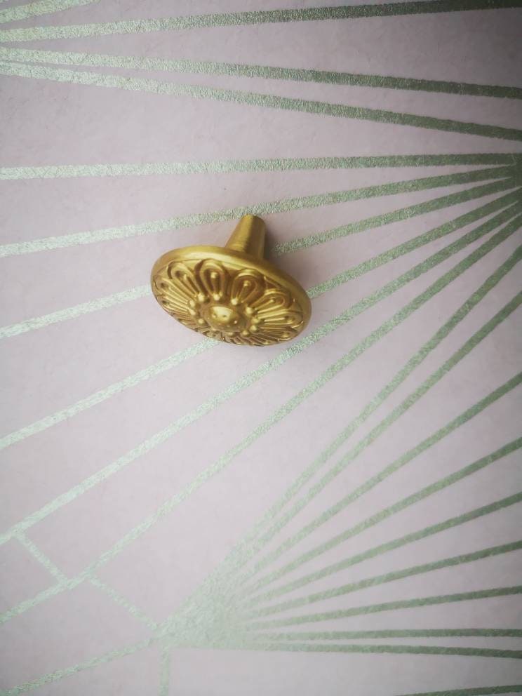 Edwardian style drawer knob/solid brass flower patterned cabinet pull/gold antique style door handle/gold Furniture hardware/gold door knob