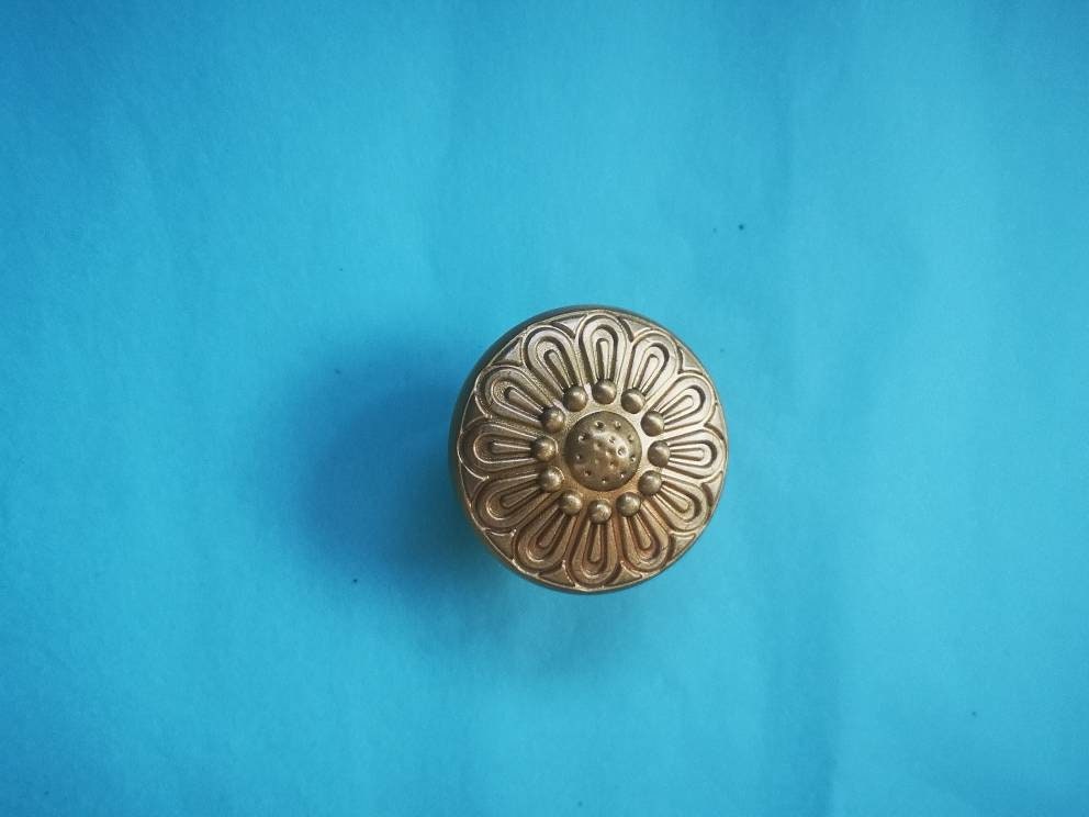 Edwardian style drawer knob/solid brass flower patterned cabinet pull/gold antique style door handle/gold Furniture hardware/gold door knob