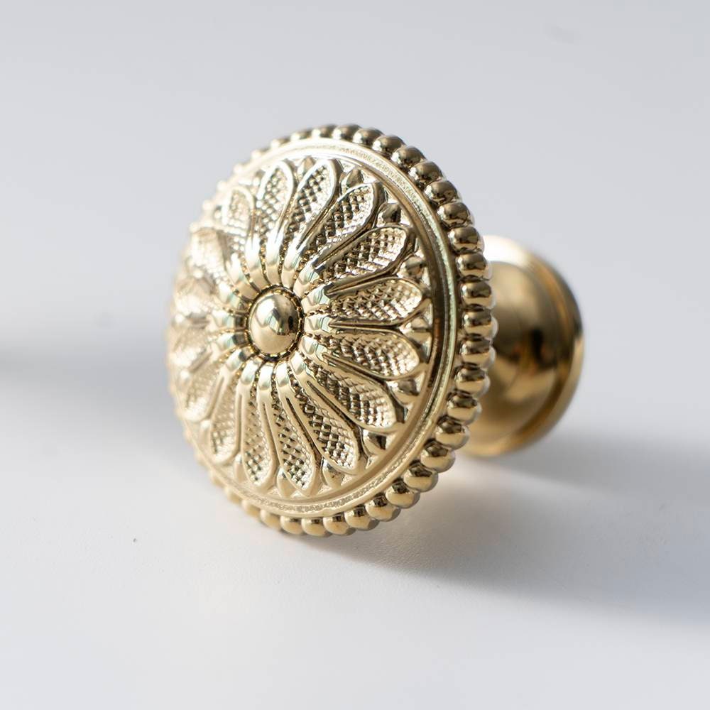 Shiny gold or silver antique style drawer pull/Ornate Edwardian daisy design door handle/Arts and craft inspired flower pattern cabinet knob