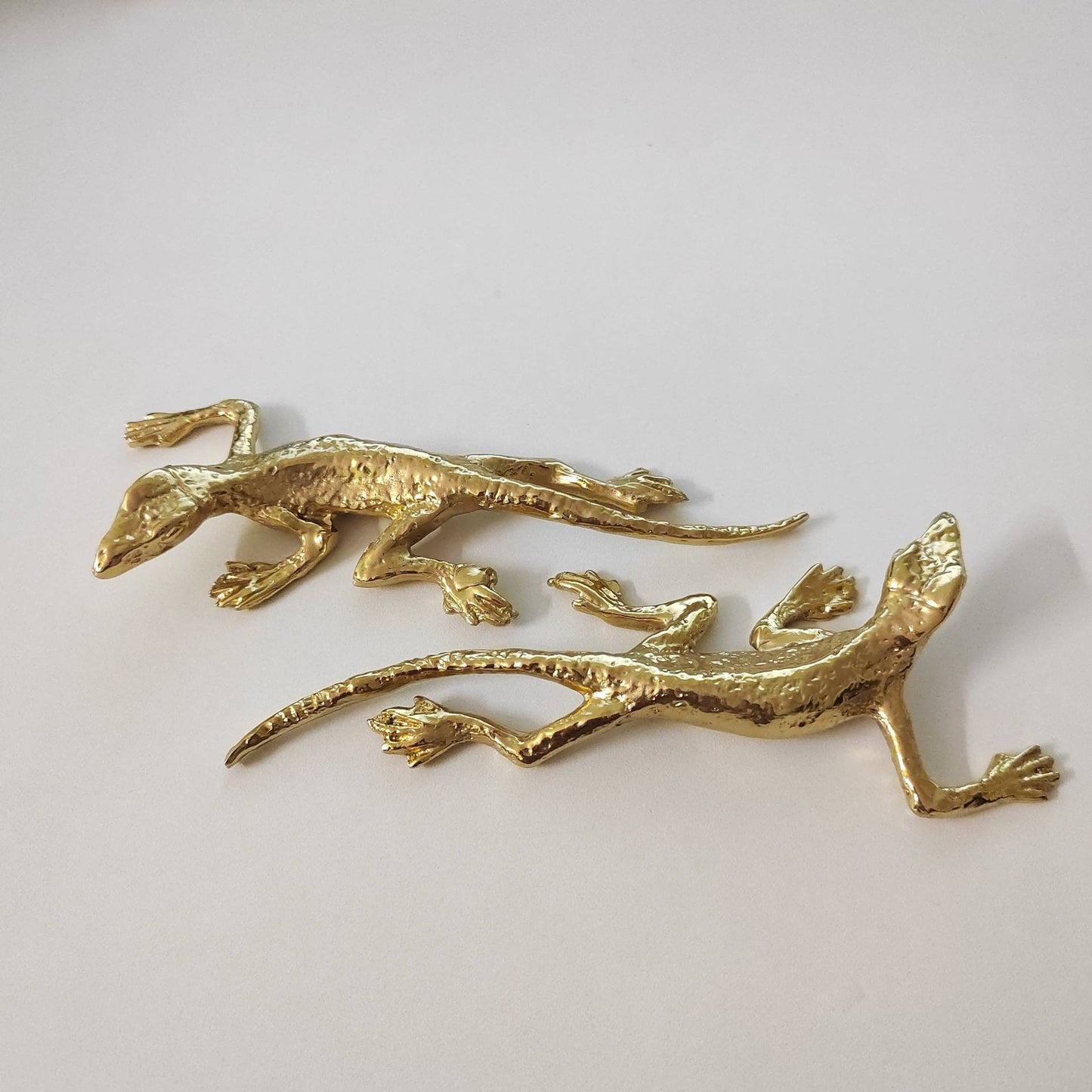 Gold lizard drawer handle/Gold Geko cabinet handle/Unique brass door handle/Brass cabinet hardware/Brass lizard door knob/Lizard door handle