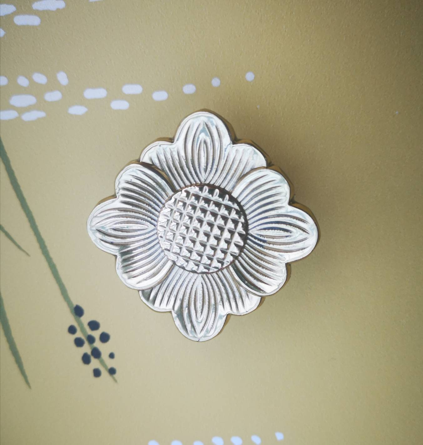 Arts and crafts style sun flower drawer handle/Gold sun flower cabinet handle/Arts and crafts style door knob/Gold brass furniture hardware