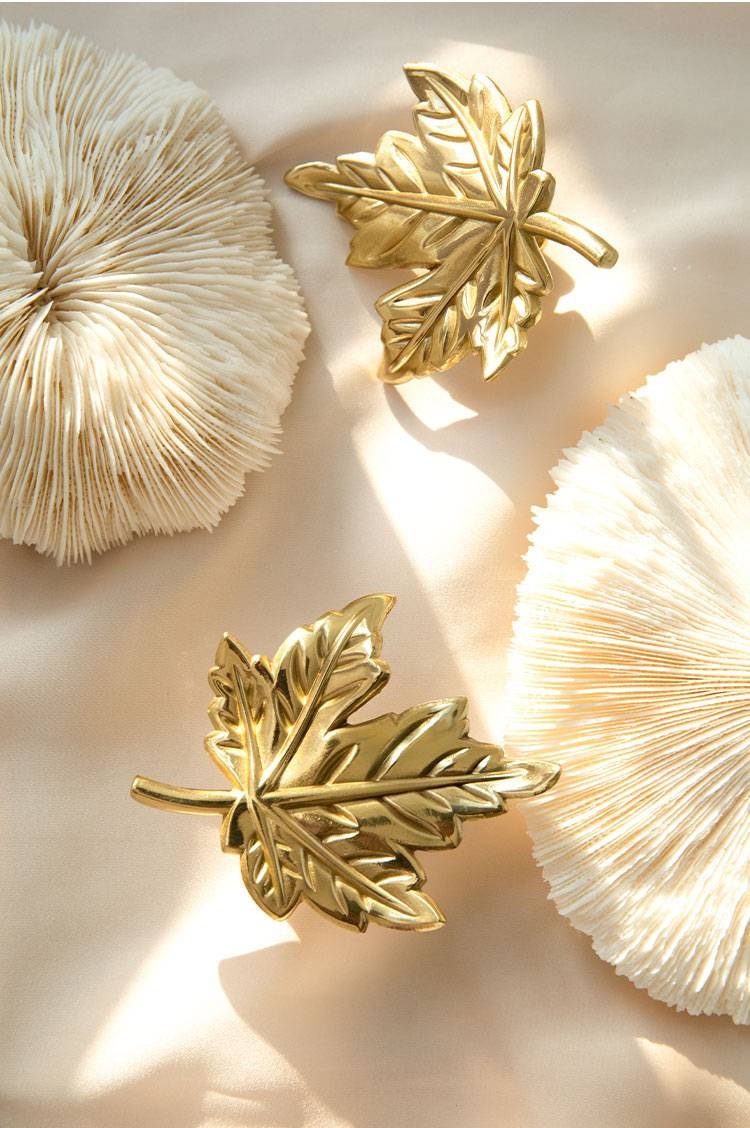 Gold maple leaf cabinet pull/Brass leaf shaped door handle/Autumn leaves drawer knob/Maple leaves/furniture hardware/gold cabinet handle