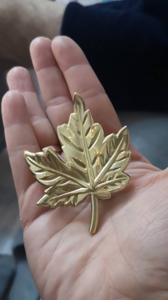 Gold maple leaf cabinet pull/Brass leaf shaped door handle/Autumn leaves drawer knob/Maple leaves/furniture hardware/gold cabinet handle