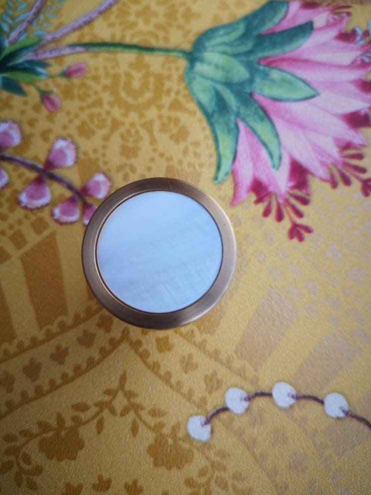 Gold rim white mother of pearl drawer pull/shell cabinet handle/white pearl drawer knob/round white pearl door handle/brass and pearl handle