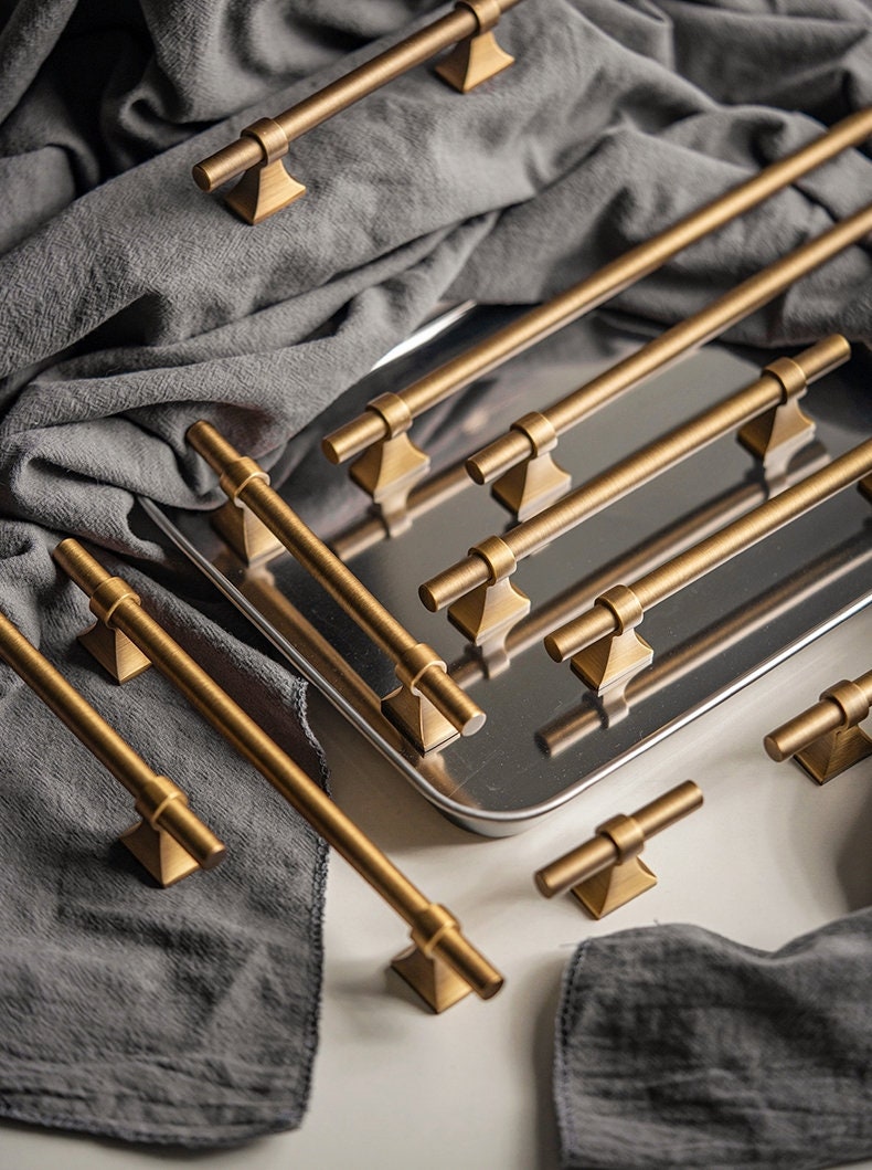Bronze brass bar cabinet handle with retro look/Bronze drawer handle/home improvement hardware/Bronze cabinet door handle/bronze hardware