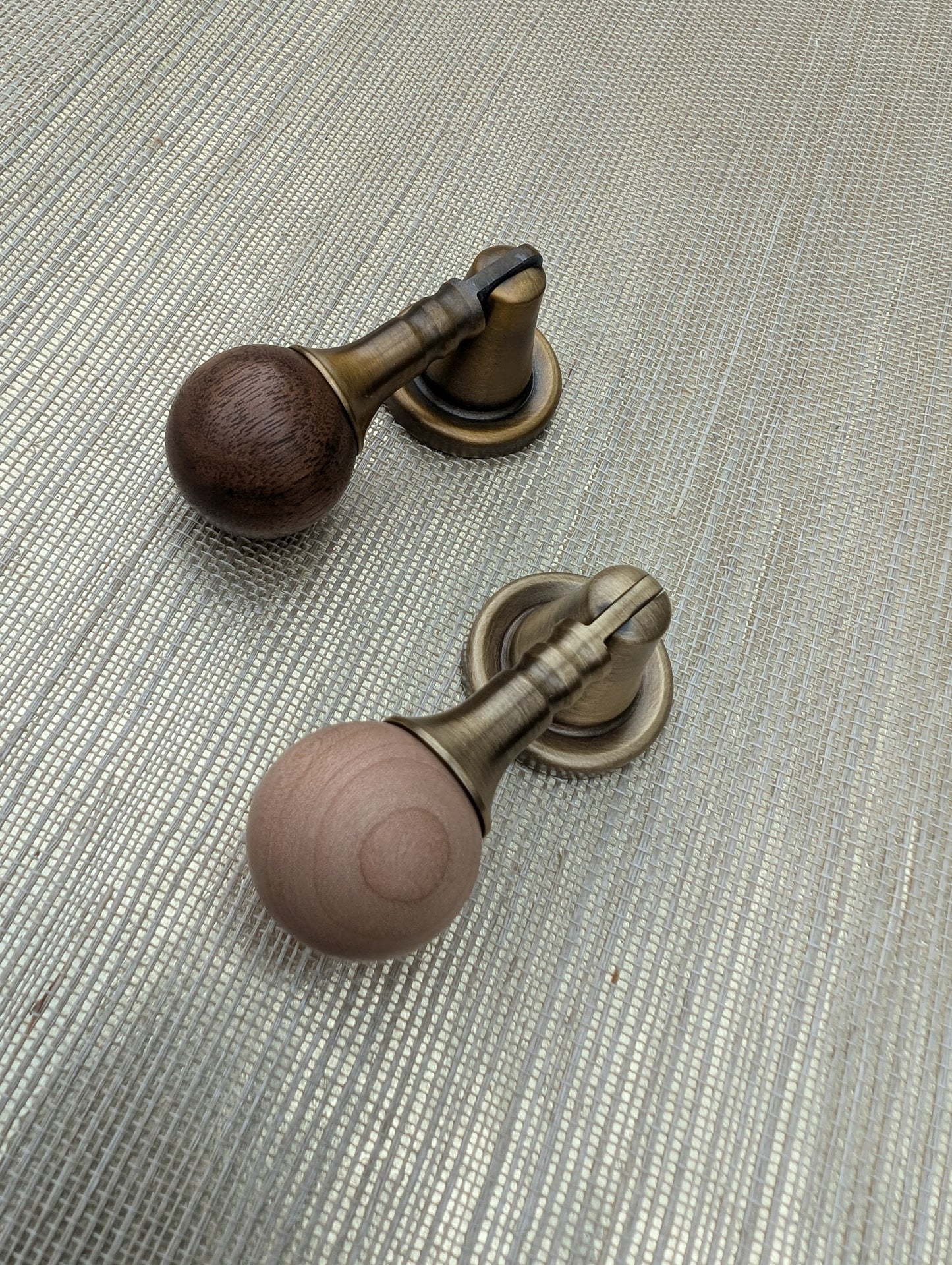Wood and aged brass drop handle/Wooden drop drawer pull/Aged brass cabinet pull/Wooden furniture hardware/Dresser door knob/Retro style