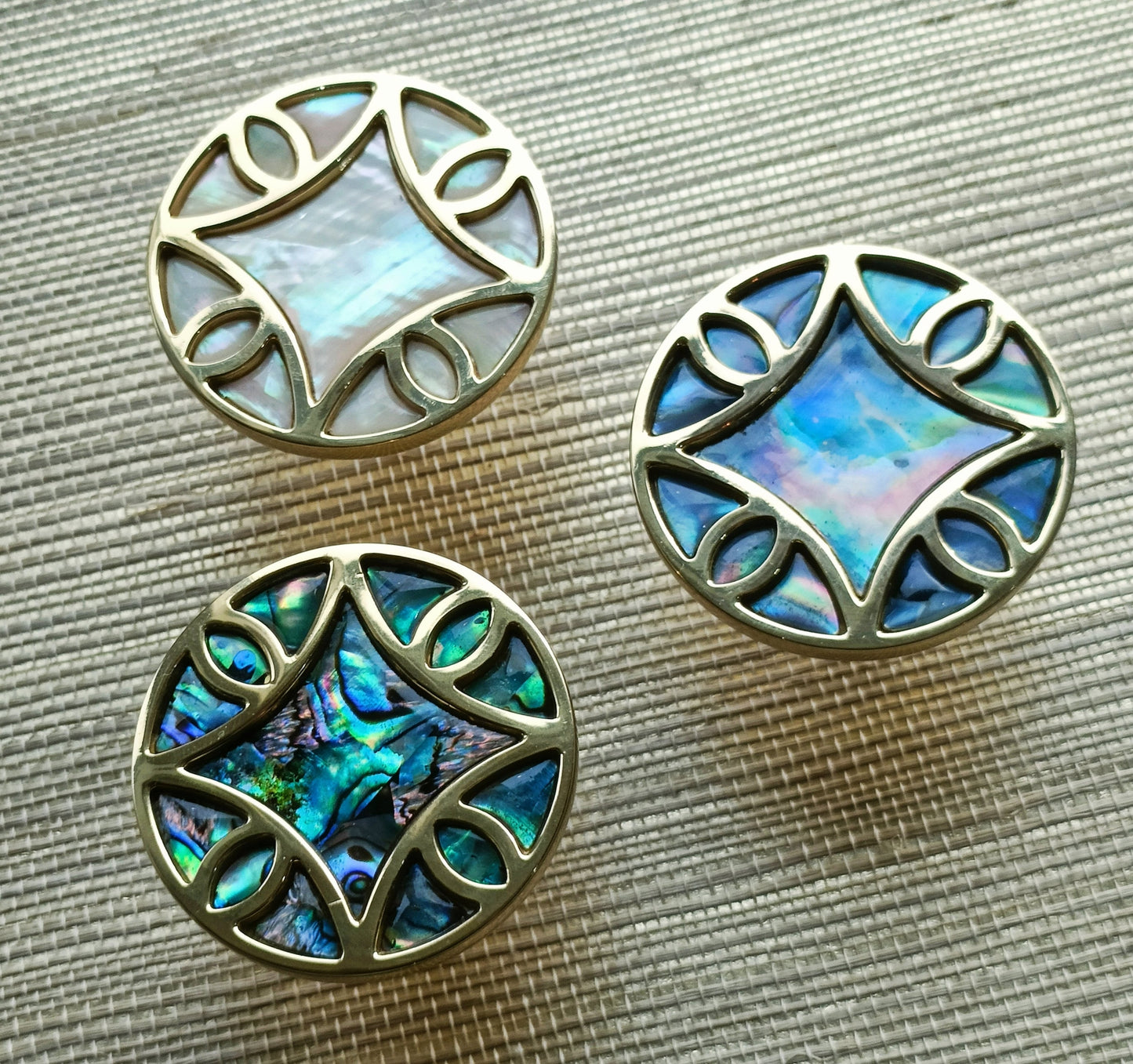 Abalone pearl drawer pull/Iridescent Pearl Cabinet pull/Mother of pearl door handle/Geometric brass drawer knob/Brass furniture hardware