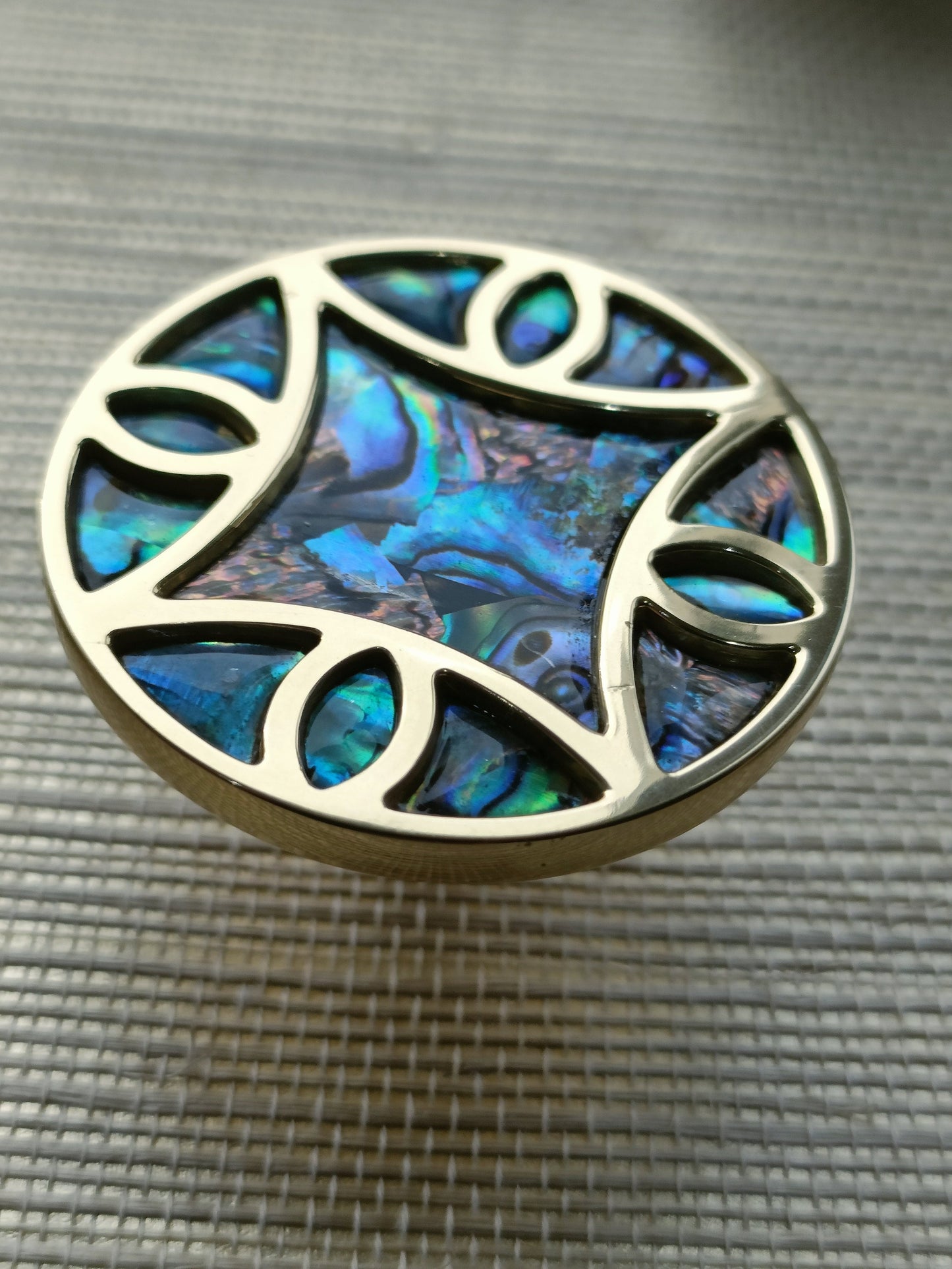 Abalone pearl drawer pull/Iridescent Pearl Cabinet pull/Mother of pearl door handle/Geometric brass drawer knob/Brass furniture hardware