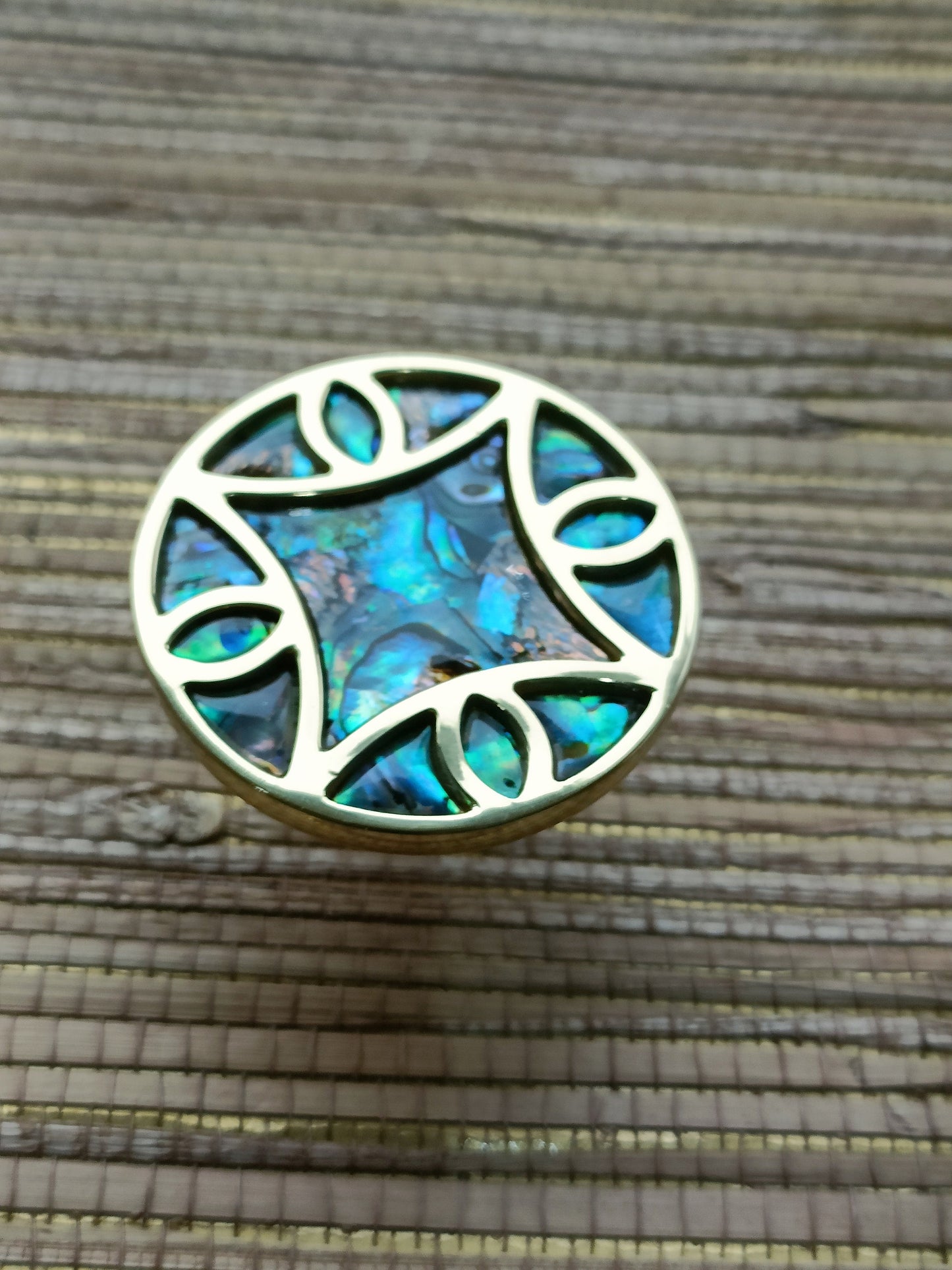 Abalone pearl drawer pull/Iridescent Pearl Cabinet pull/Mother of pearl door handle/Geometric brass drawer knob/Brass furniture hardware