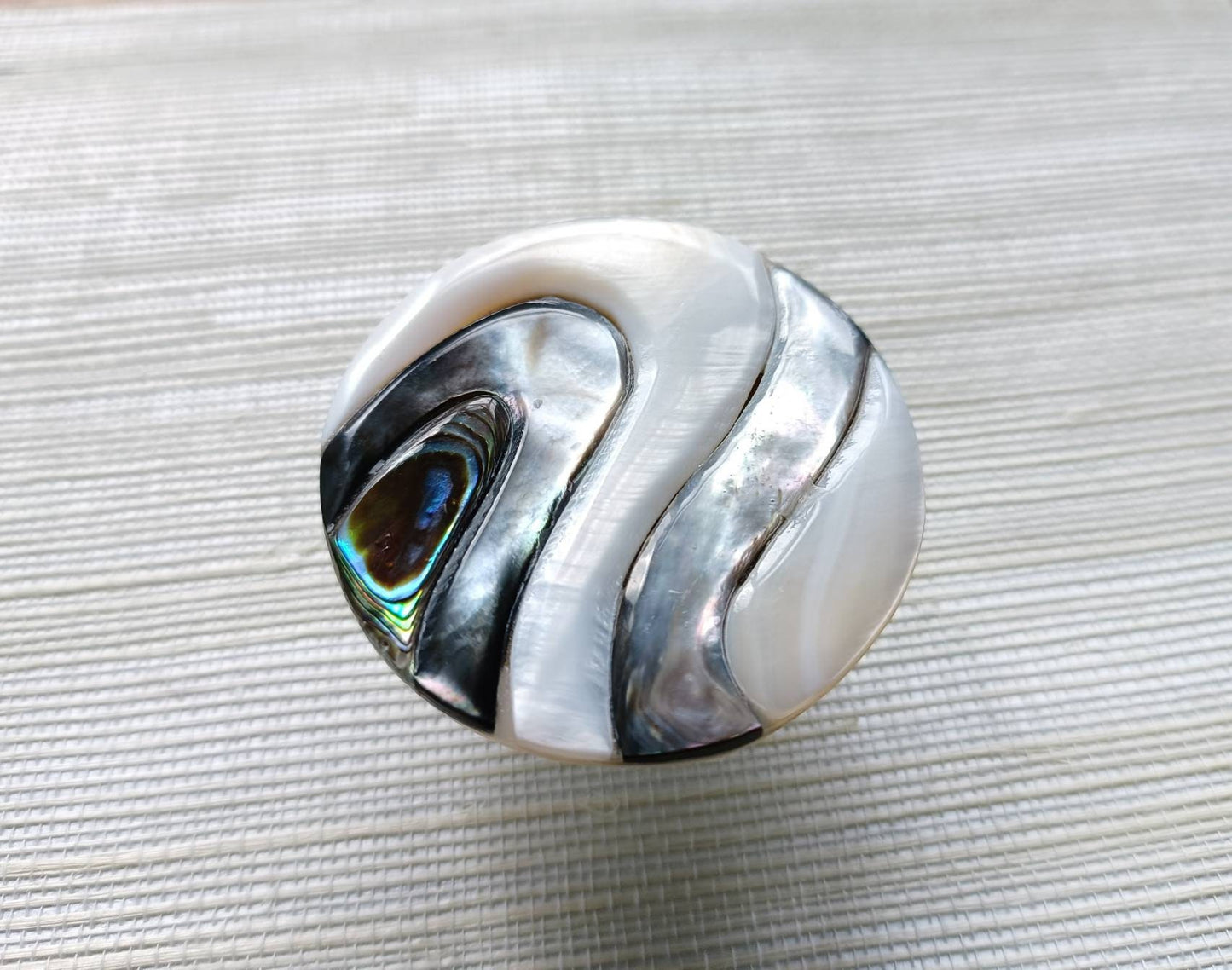 Large round mixed shell pattern drawer pull/Pearl Cabinet pull/mother of pearl door handle/Swirl pattern door knob/pearl furniture hardware