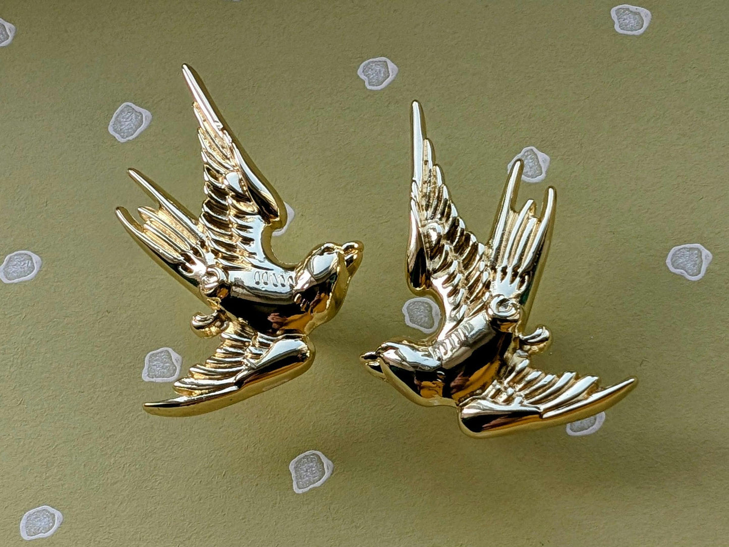 Flying Bird Cabinet Pull/Brass Bird Door Handle/Bird shaped drawer handle/Brass furniture hardware/Swooping Bird Cabinet Handle