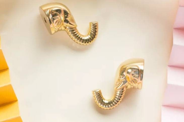 Shiny gold elephant head shaped cabinet pull/Gold brass elephant design drawer handle/Elephant door knob/Brass hardware/Elephant door pull