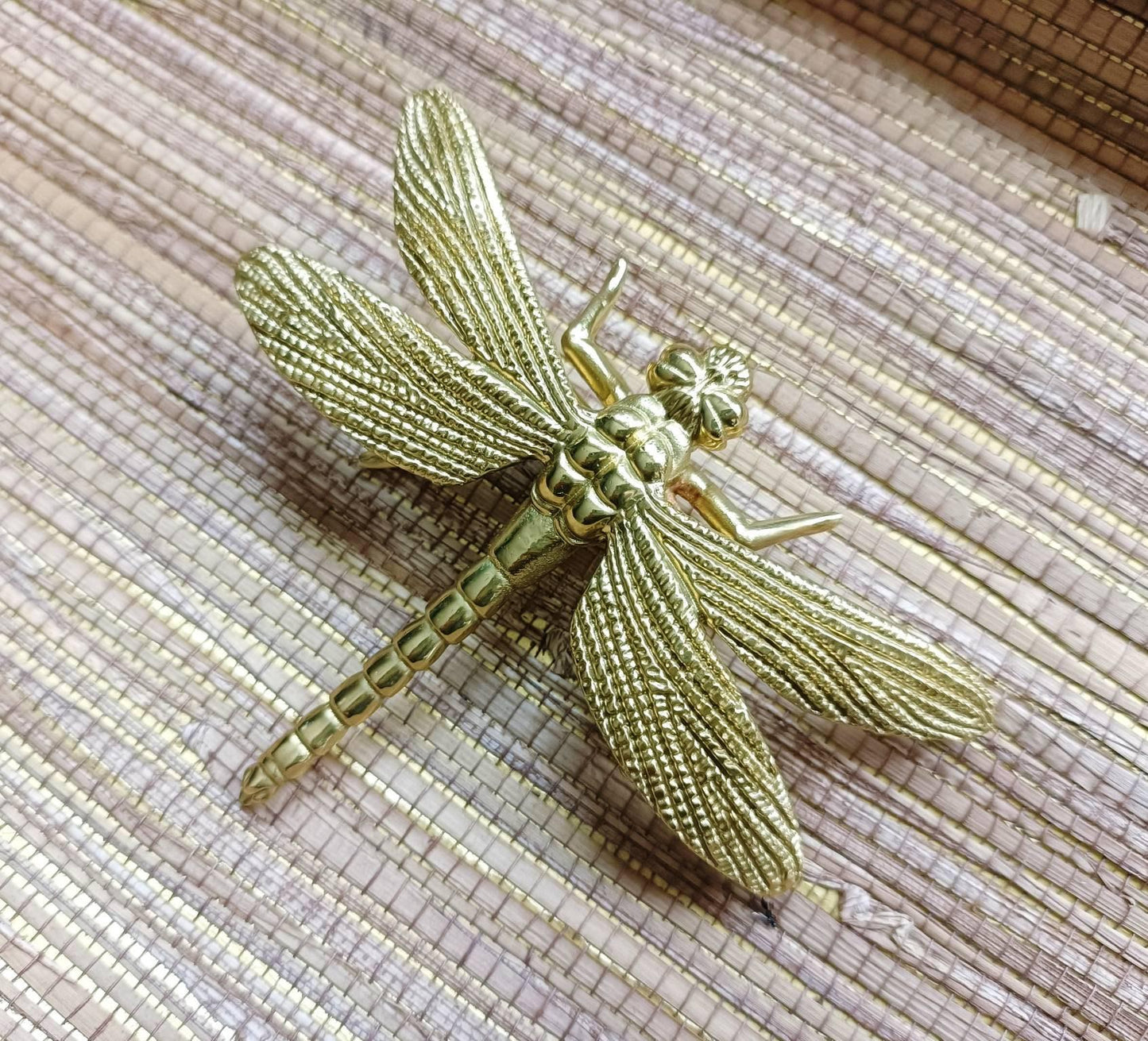 Gold brass dragonfly cabinet pull/dragonflies drawer knob/dragonfly drawer handle/brass furniture hardware/home improvement/unique handle