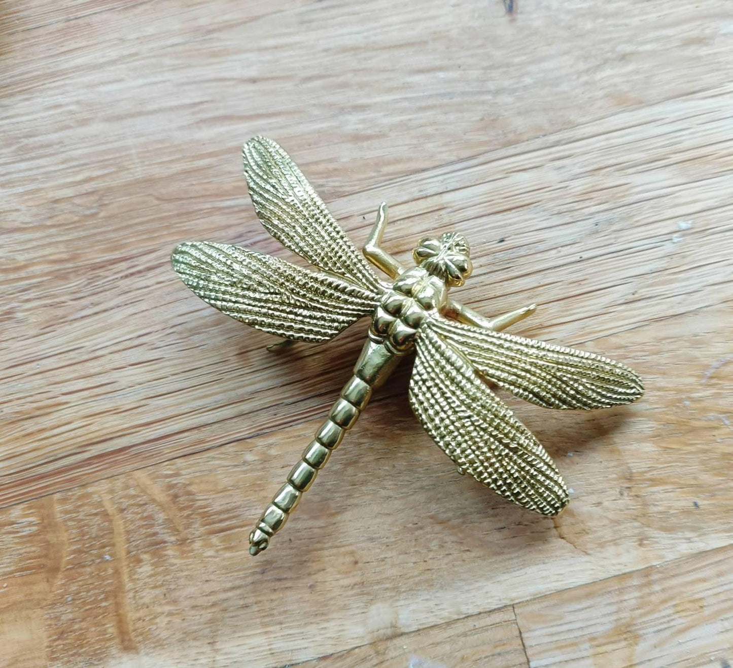 Gold brass dragonfly cabinet pull/dragonflies drawer knob/dragonfly drawer handle/brass furniture hardware/home improvement/unique handle